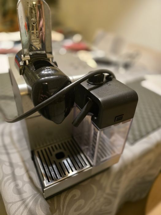 Máquina de café Nespresso Delonghi Latissima