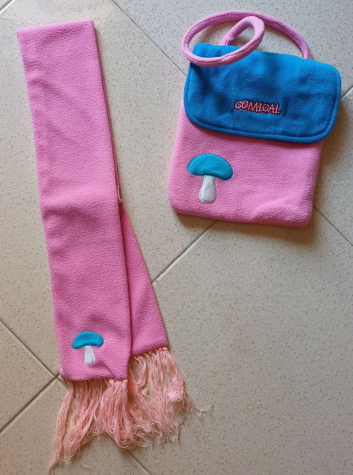 Conjunto gorros e cachecóis