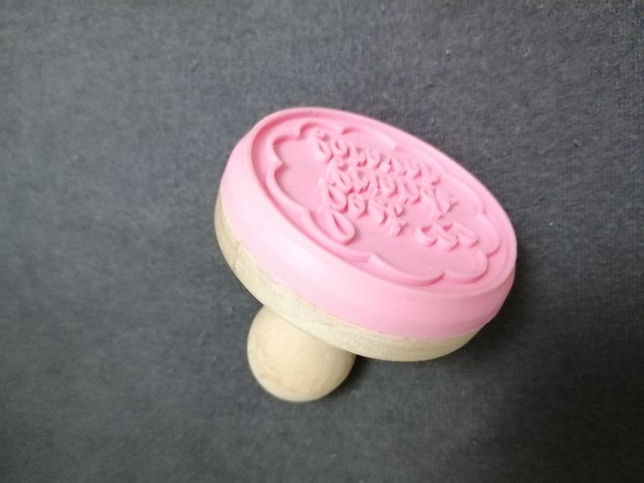 Штемпель с надписью Best friends forever.