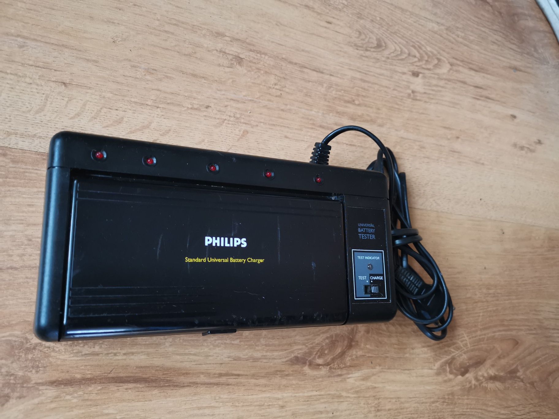 Ładowarka do wykrywaczy metali  paluszki i  9v do pinpointera Philips.