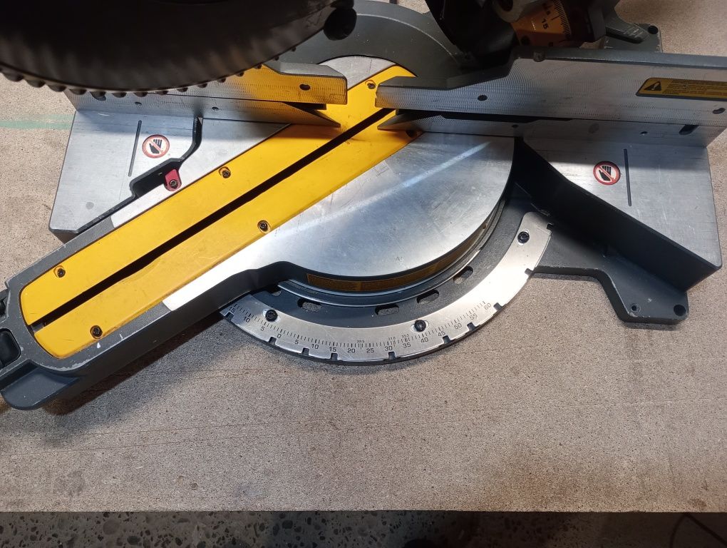 Dewalt DHS790 пила торцовка акумуляторна 305мм