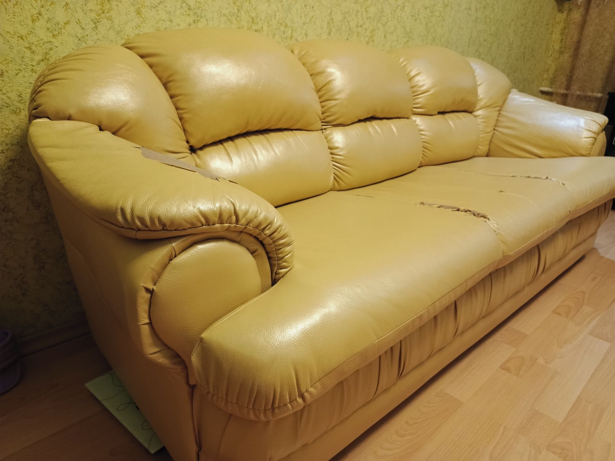Диван під реставрацію