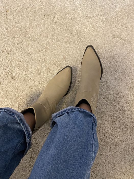 Козаки/черевики жіночі