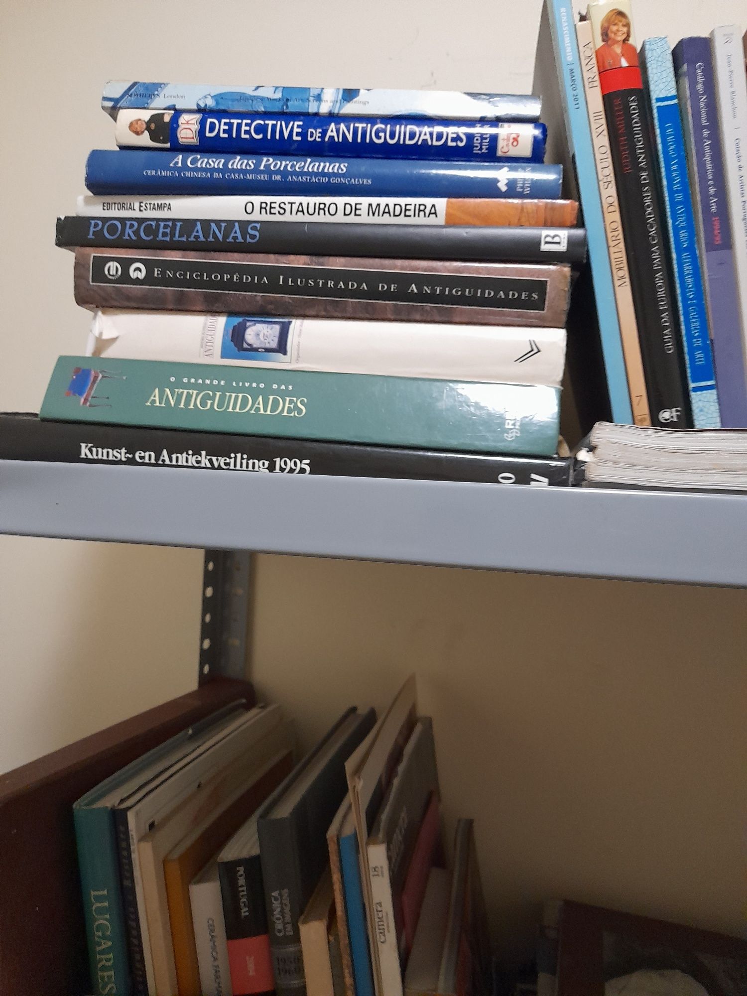 Vários livros de antiguidades