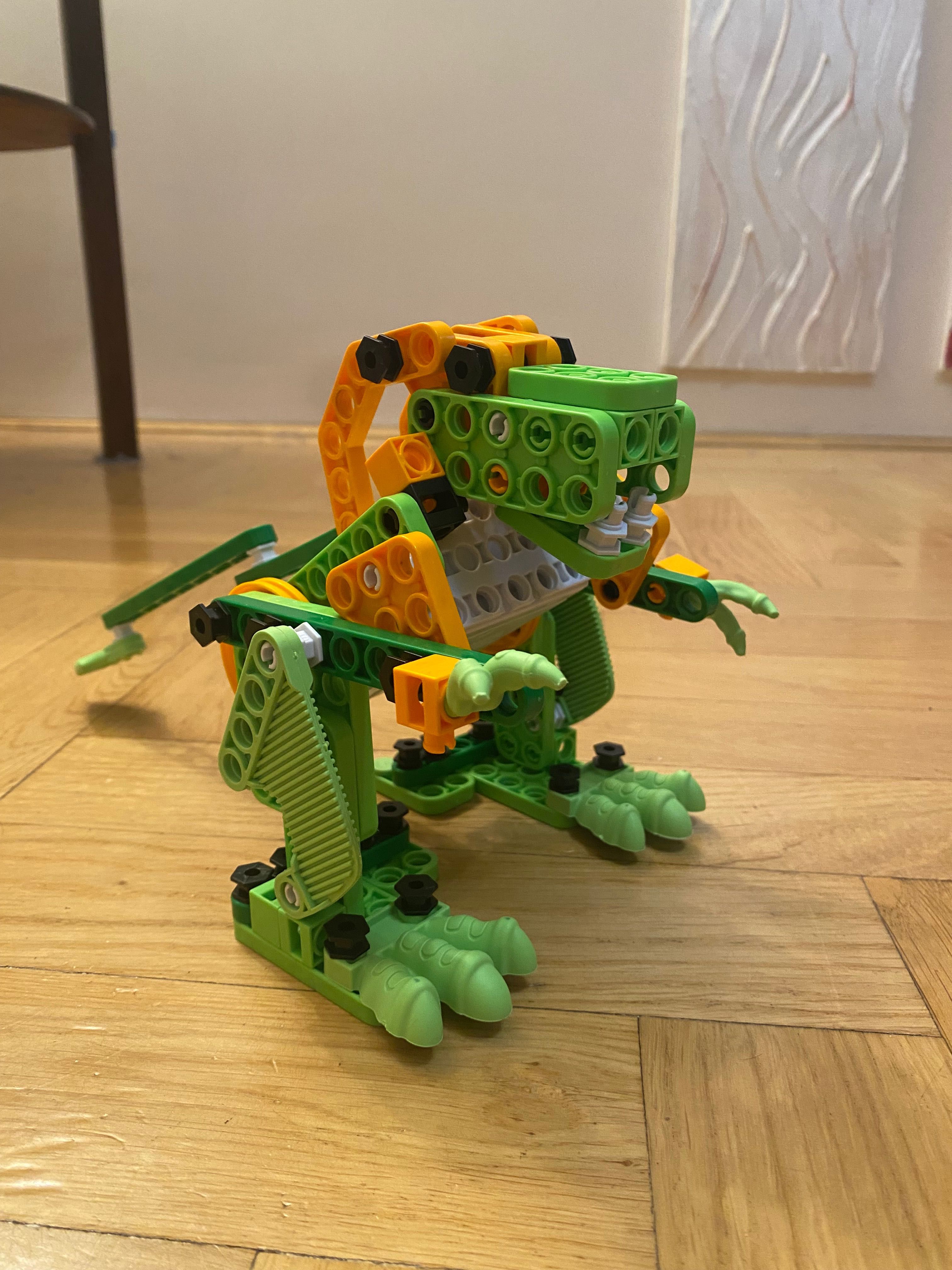 Naukowa zabawka dinozaur w ruchu 6+