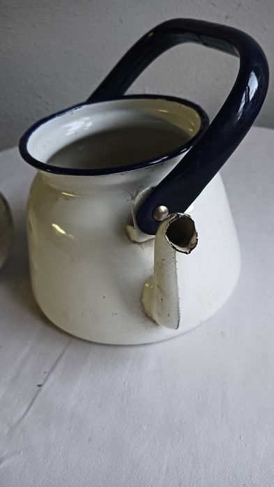 Stary sygnowany emaliowany czajnik - 1.5 L