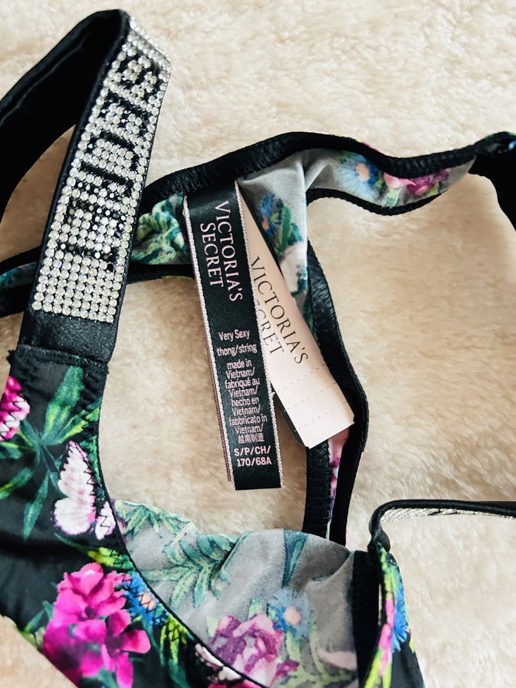 Victoria’s Secret nowe majtki stringi S kwiatki metka oryginalne logo