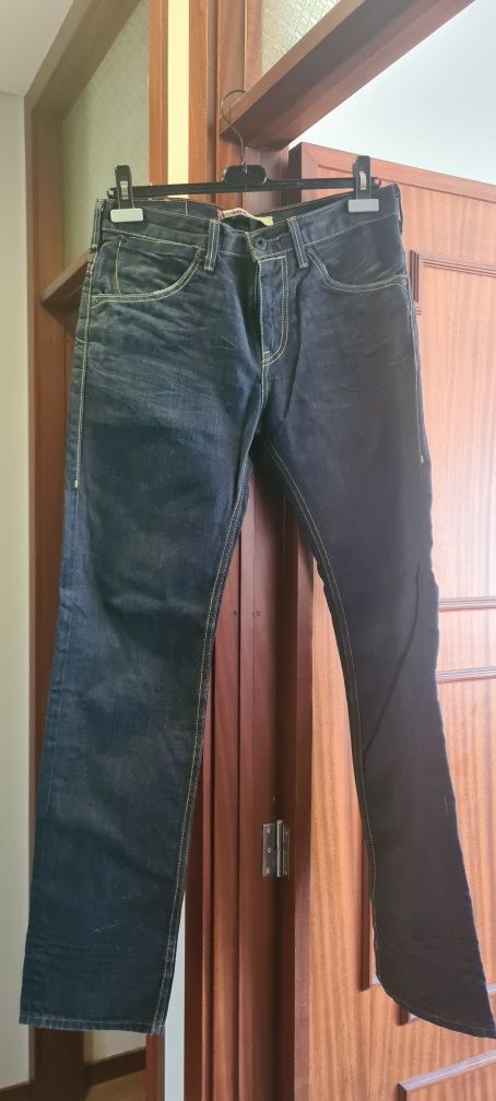 Calças levis homem