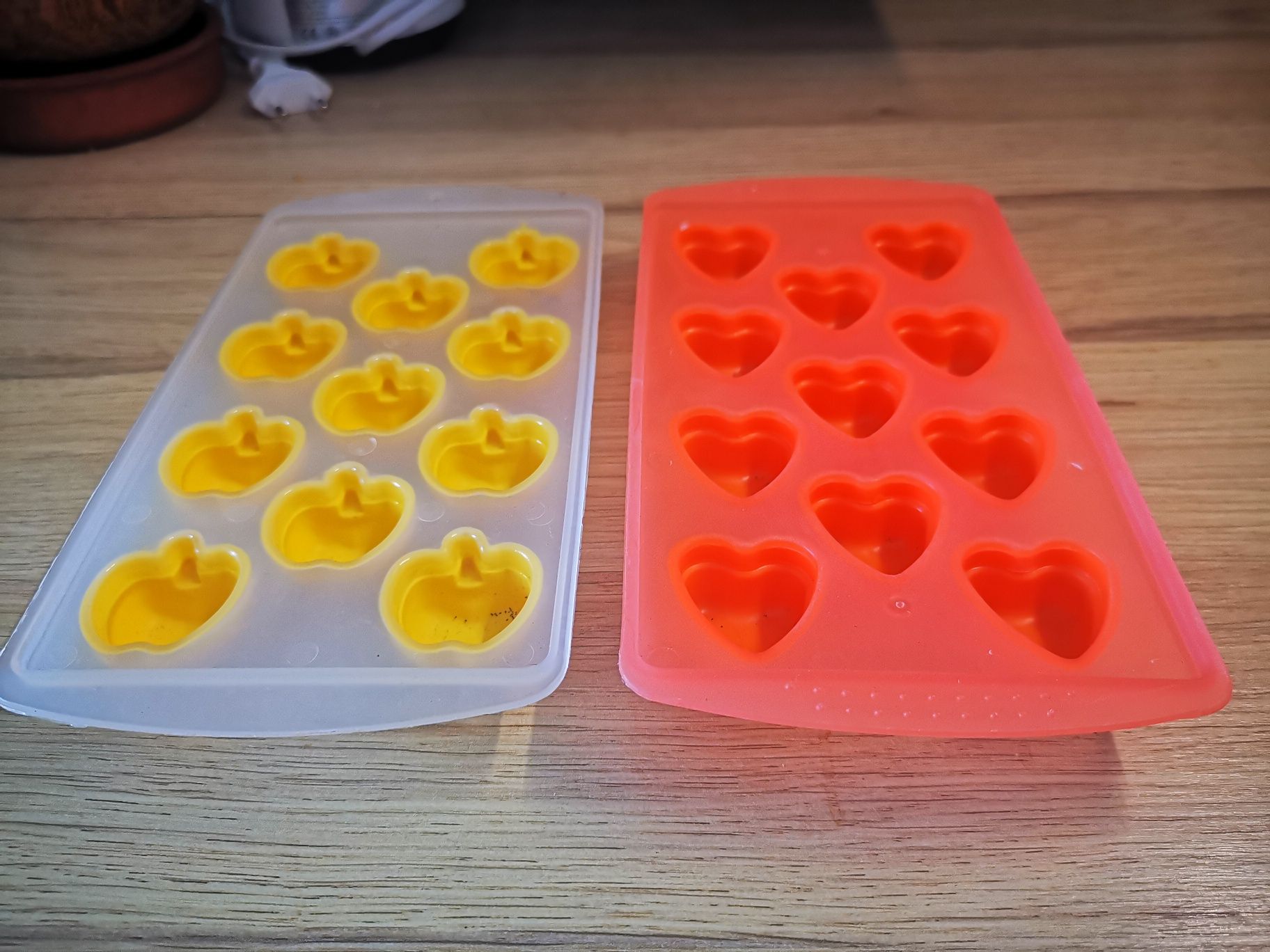 Várias formas de cozinha para  pastelaria ou gelo