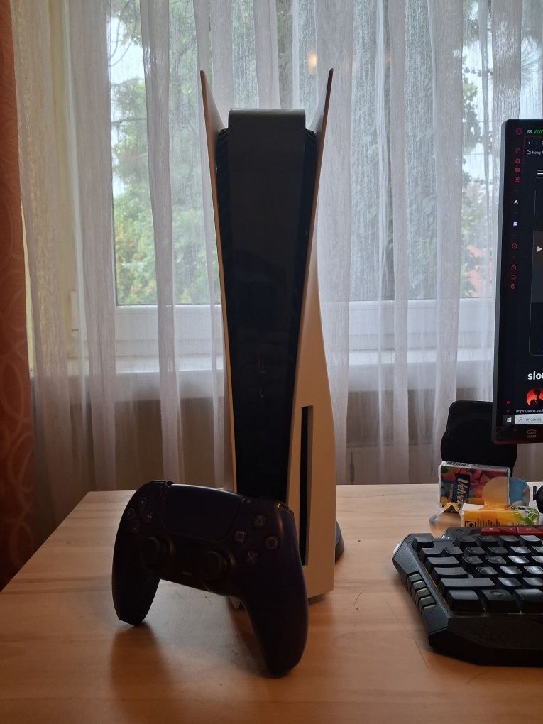 Konsola PS5 z napędem