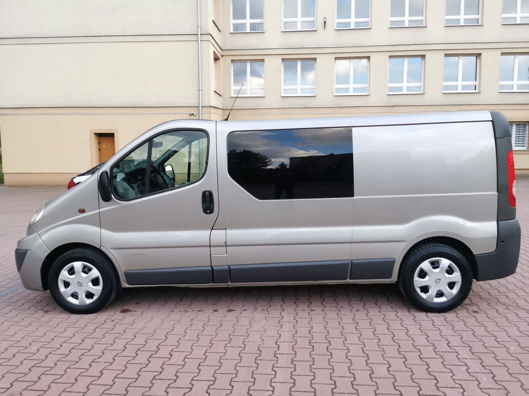 Renault Trafic z 2007 6 osobowy Brygadówka Long 2.5