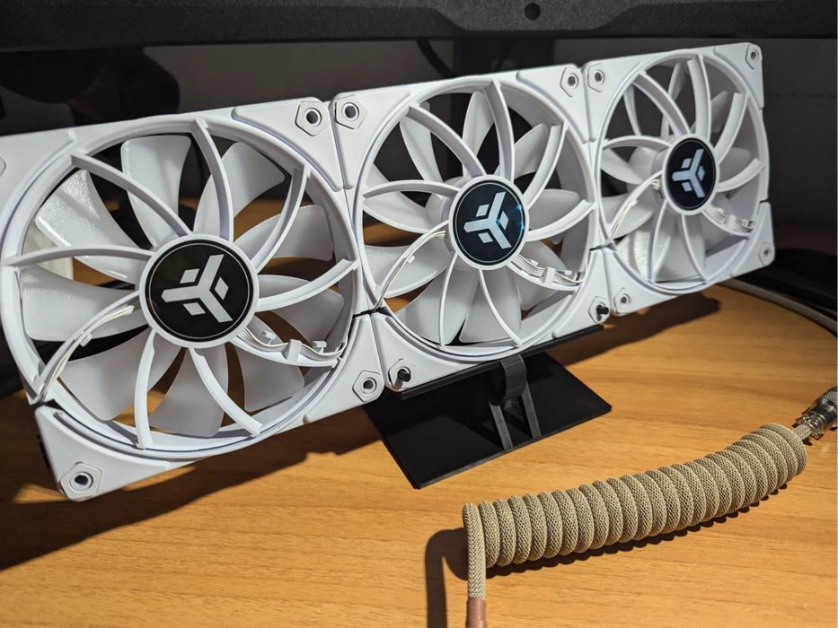 Suporte Ajustável para Ventoinha PC