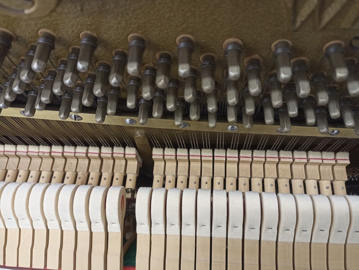 Weiss niemieckie pianino z mechaniką Renner