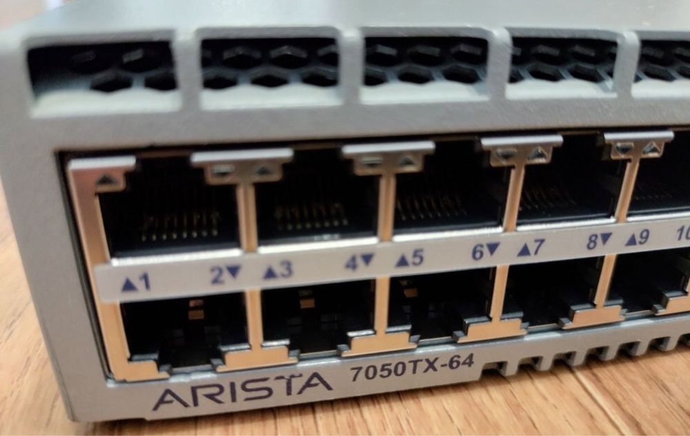 Коммутатор Arista  DCS-7050TX-64
