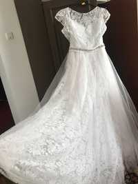 Весільна сукня дуже гарна