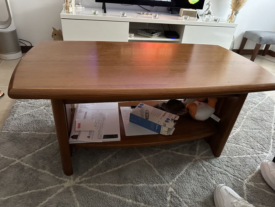 Mesa de centro em pinho mel