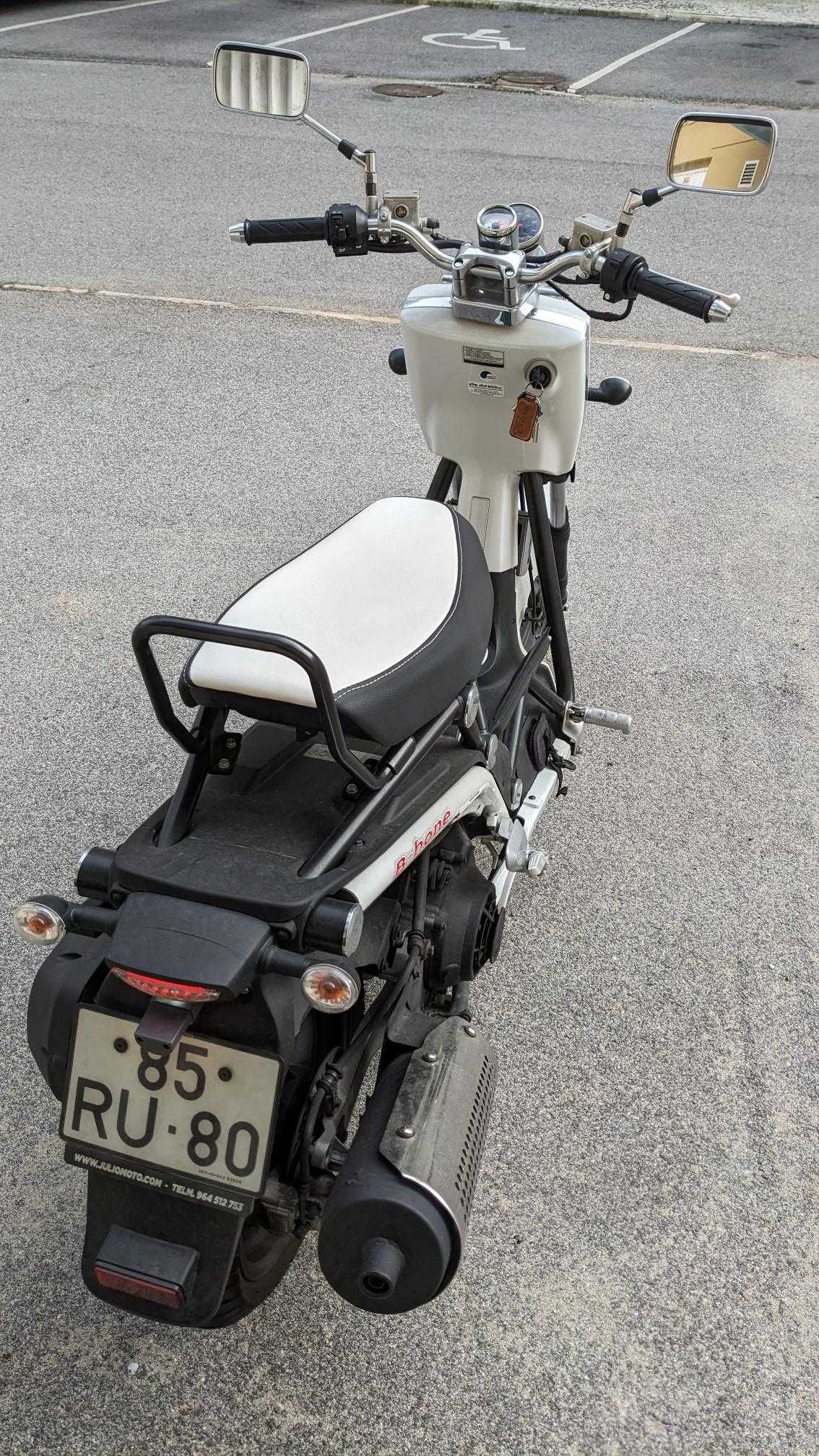 Scooter Daelim B-Bone 125 - excelente scooter diferente e irreverente!