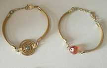 Pulseiras douradas com pedras ( valor das duas)