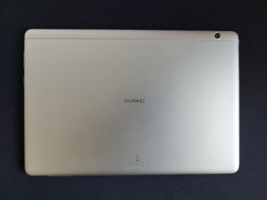 Tablet Huawei z pokrowcem