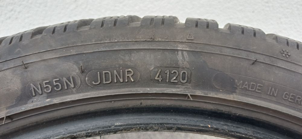 Dunlop Winter Sport 5.  225/40/18