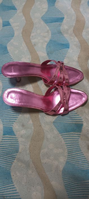 Vendo sandálias de salto alto novas da marca Mango