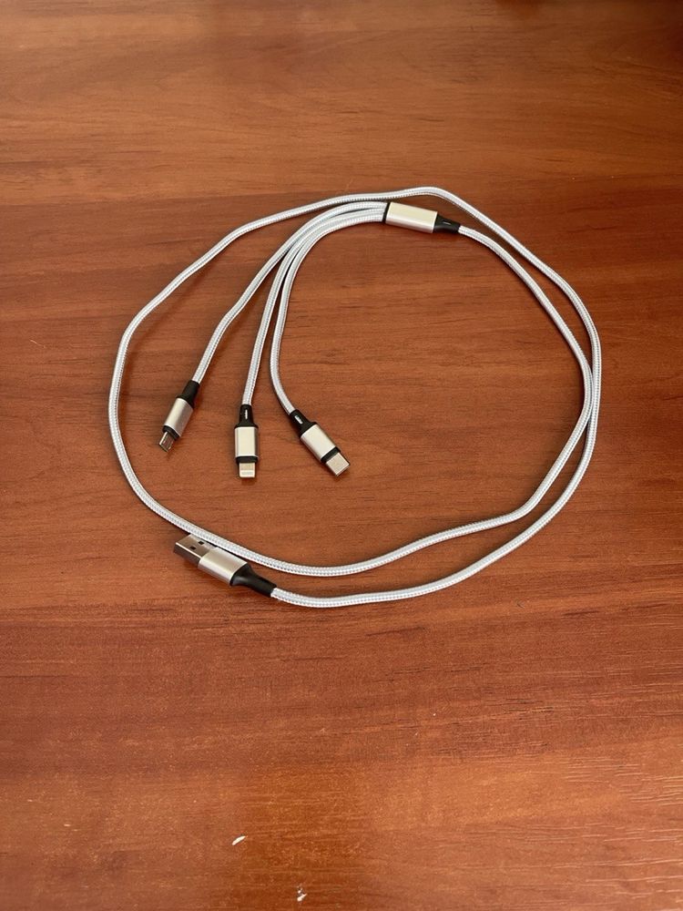Два 3 в 1 USB-зарядні пристрої. Чорний та Срібний. Нейлоновий шнур