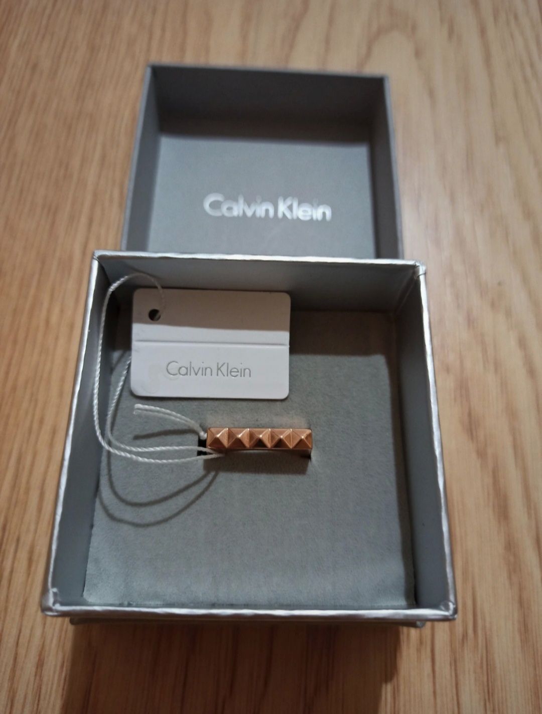 Nowy pierścionek Calvin Klein