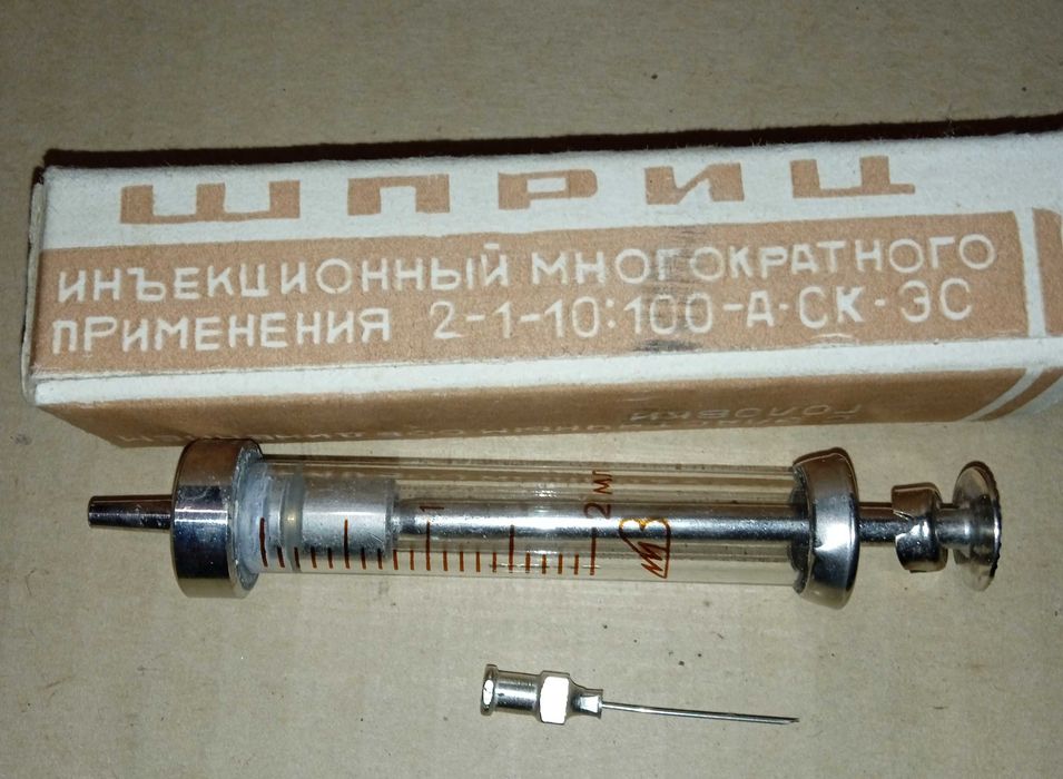 Дистилятор з шприцами, голками, багаторазового використання