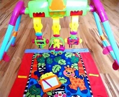 Wielofunkcyjny stojak gimnastyczny / mata edukacyjna