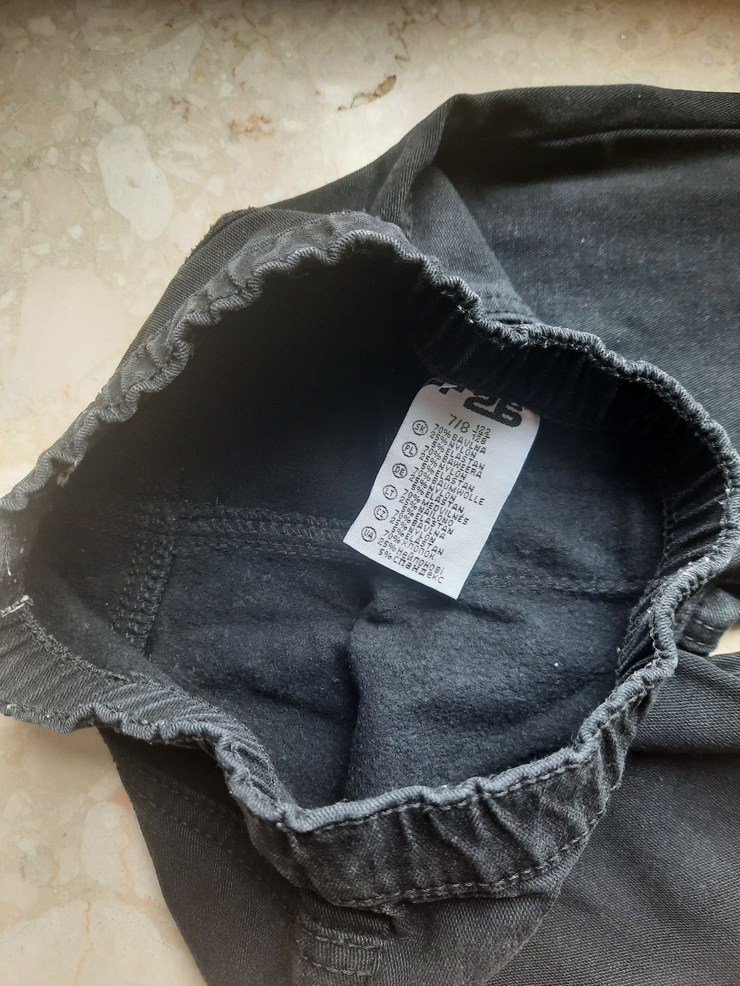 Spodnie jeansowe rurki dla dziewczynki z zajączkami r. 122-128