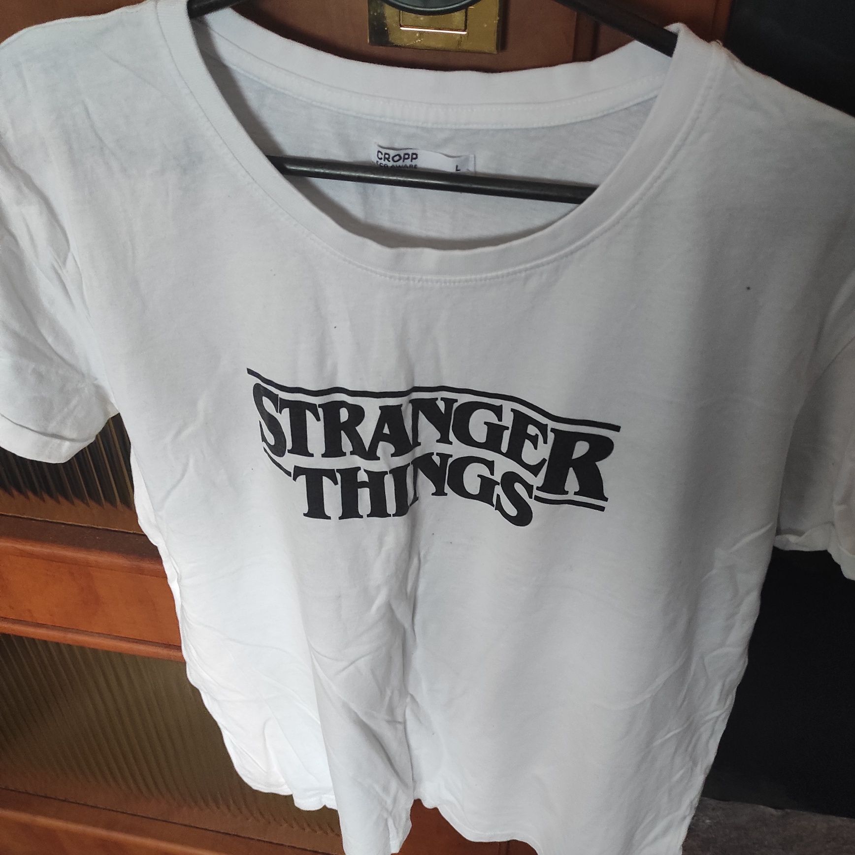 Tshirt cropp stranger things.