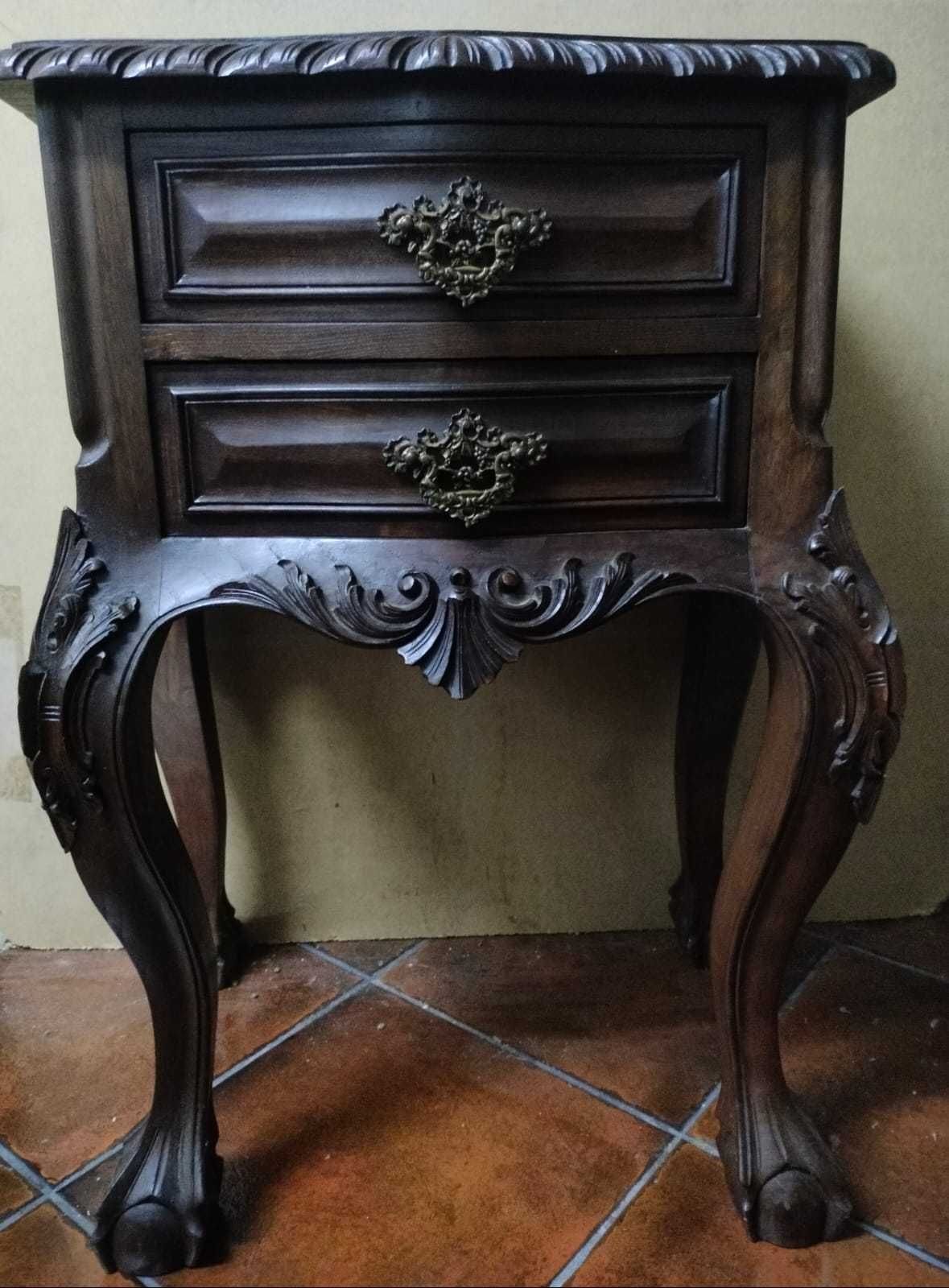 Mobília antiga quarto D. João V rico