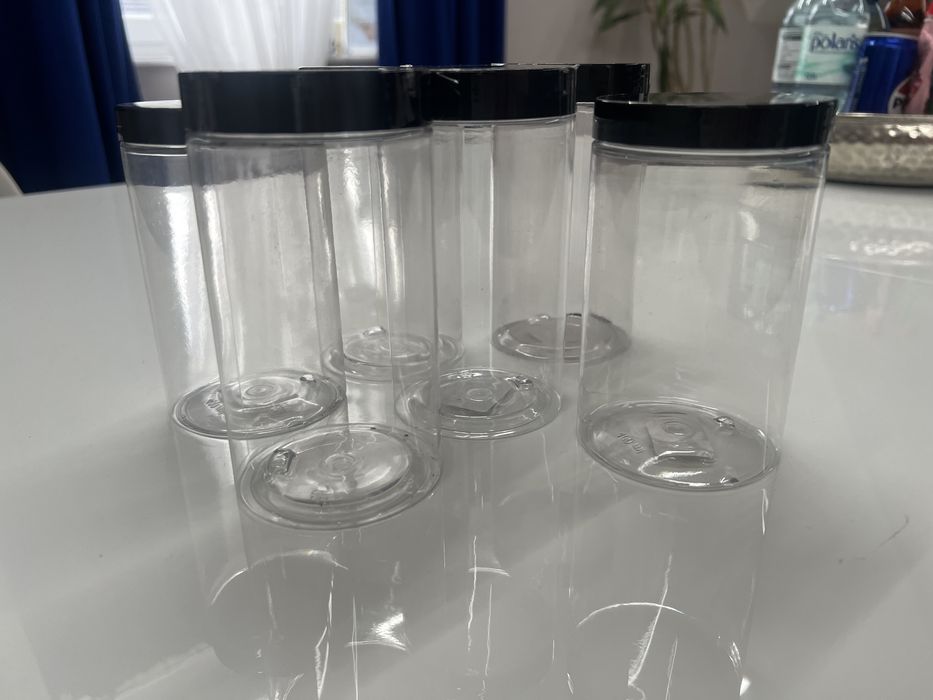 Plastikowe pojemniki z nakretka 400 ml
