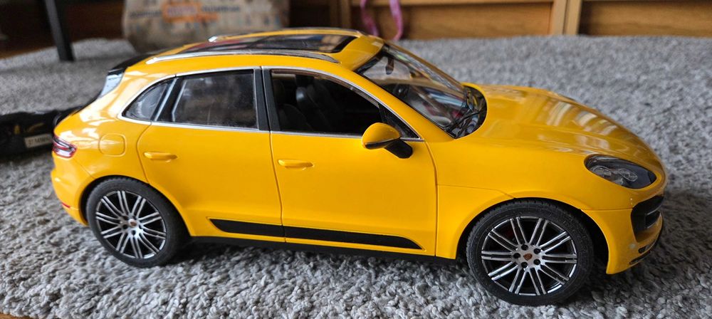 Zdalnie sterowane Porsche Macan Rastar 1:14