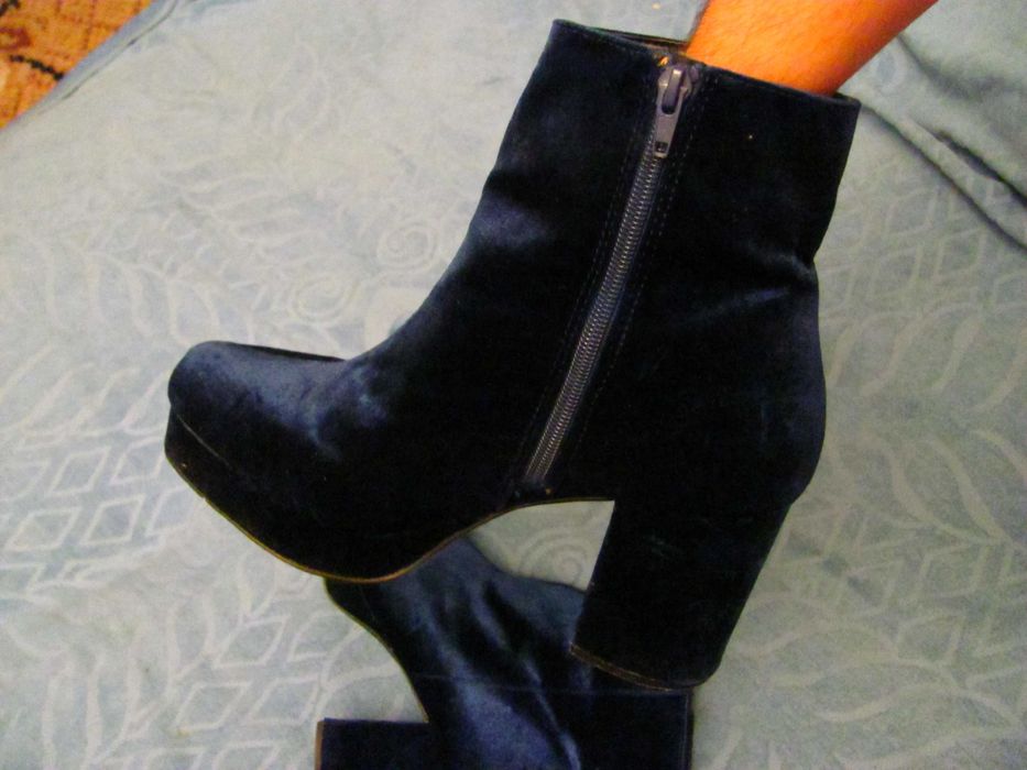 Ботинки велюровые на каблуке 41