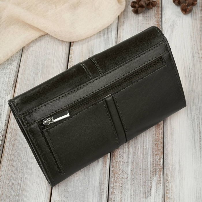 portfel damski skórzany duży ciemnozielony w orientacji poziomej