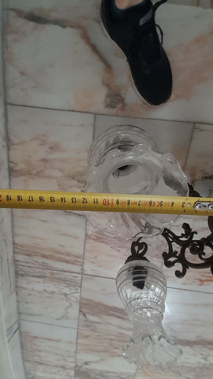 Candeiro de porcelana e latão