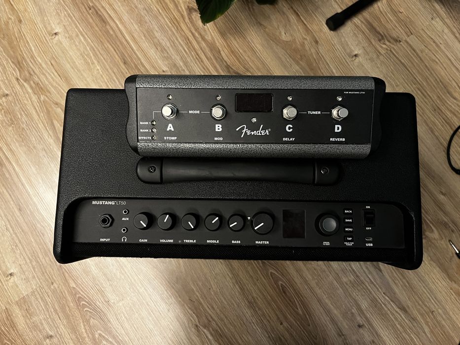 Wzmacniacz combo modelowane do gitary fender mustang lt50 50W