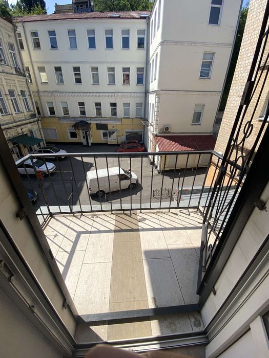 Без комиссии. КРЕЩАТИК. Блок 3 кабинета ,кухня,