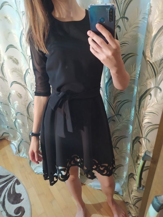 Чорне плаття з пояском