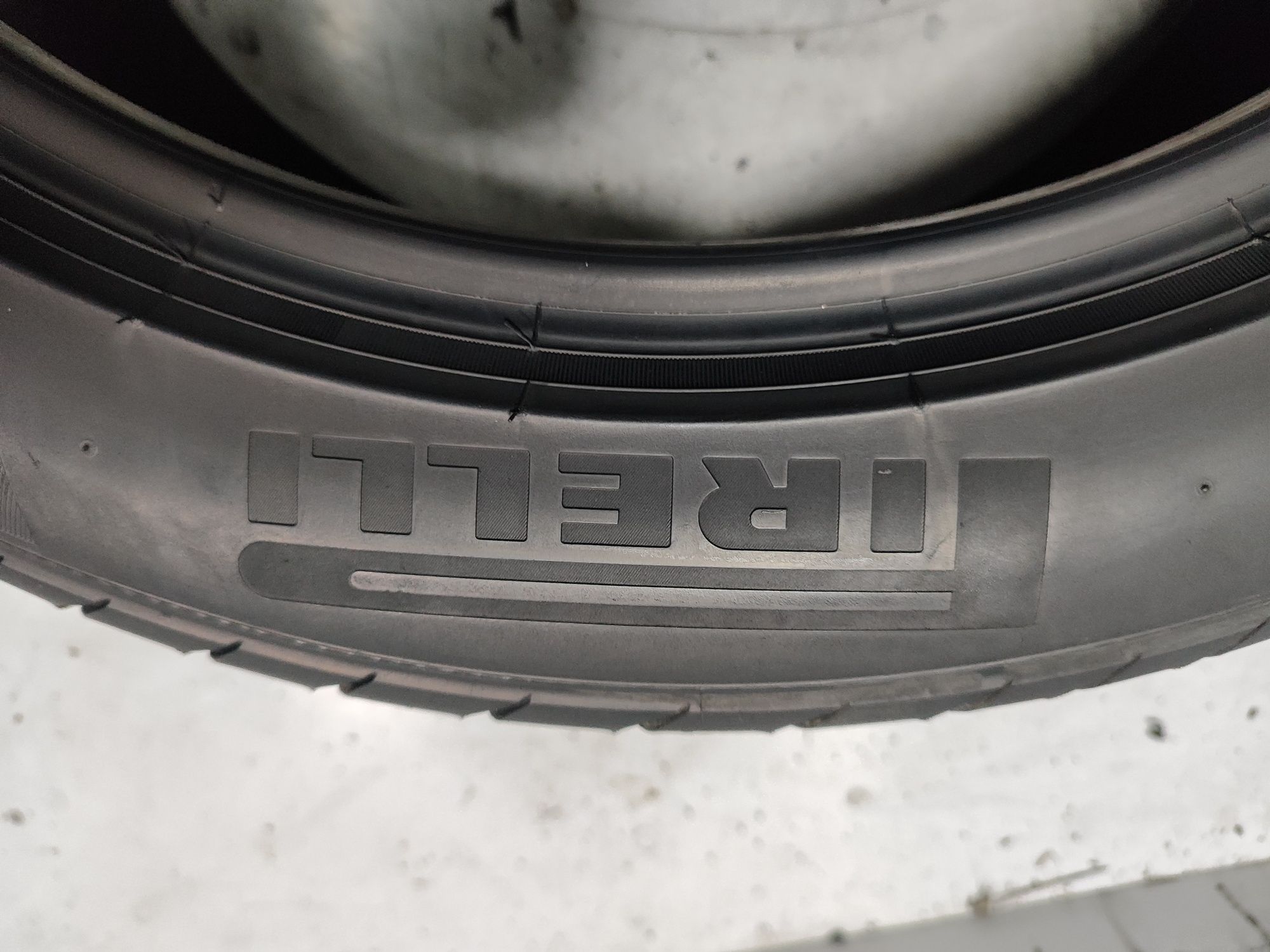 2 pneus semi novos Pirelli P Zero 245/45R18 100Y Oferta dos portes
