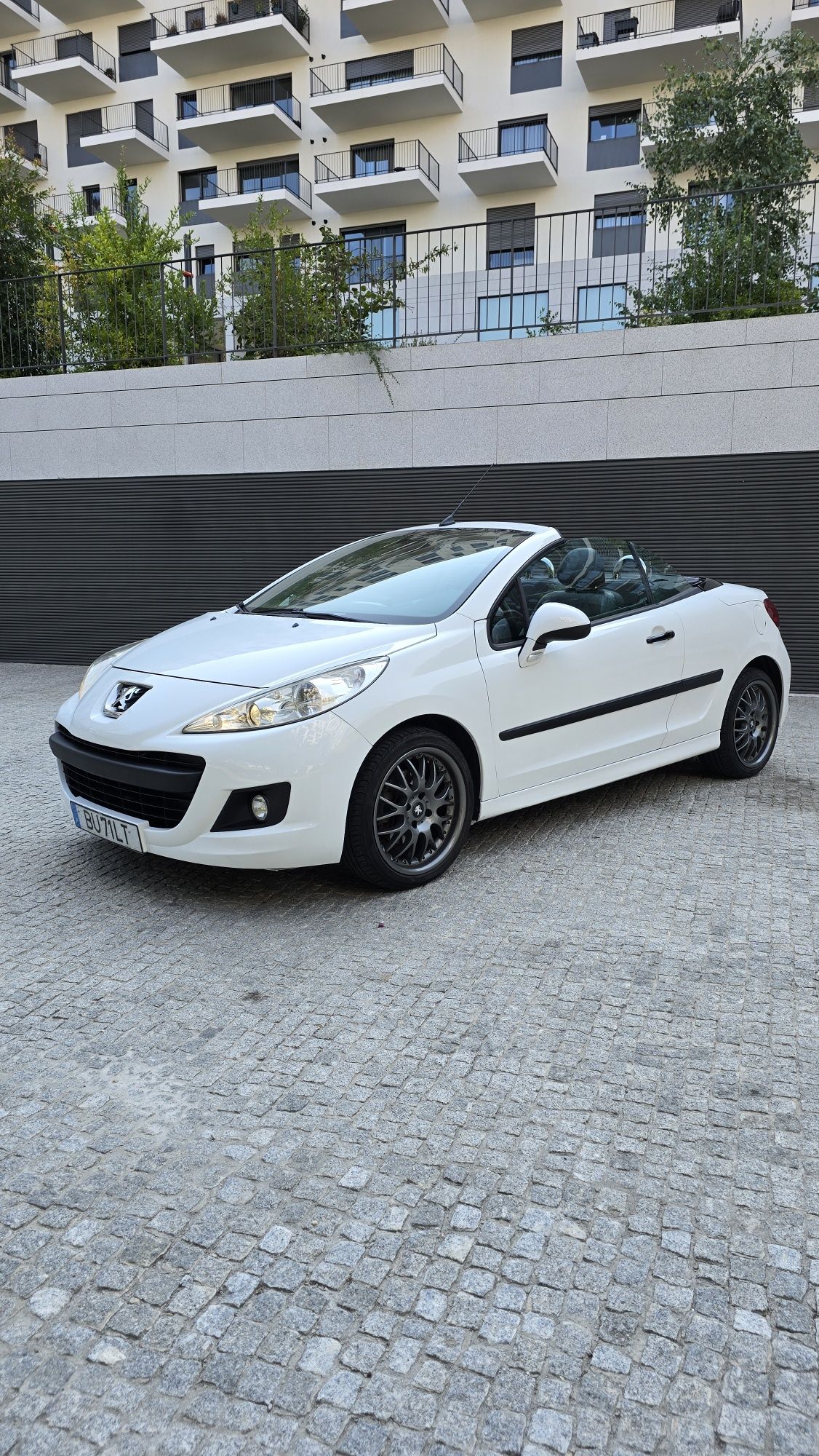 Peugeot 207CC – Descapotável com estilo e confortoPeugeot 207CC 1.6 Di