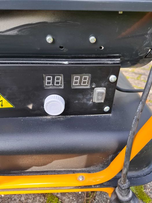 Nagrzewnica spalinowa 30 kW z odprowadzeniem spalin, kominem, zestaw