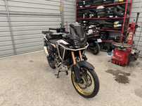 Honda CRF 1100 Africa Twin automat uszkodzona przodem