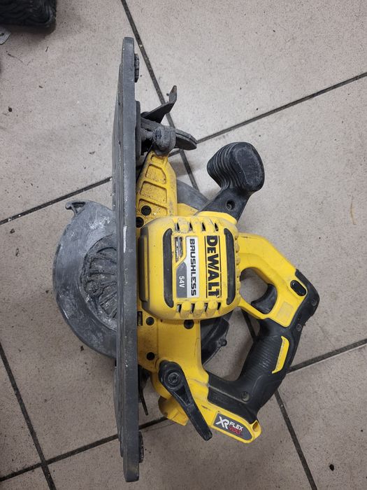 Piła tarczowa dewalt dcs576