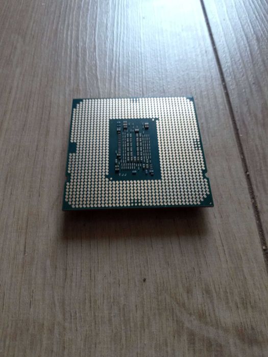 Intel Core i3-10100F + chłodzenie – sprawny