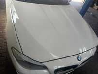 BMW 5 F10 F11 maska kompletna biała kolor A300