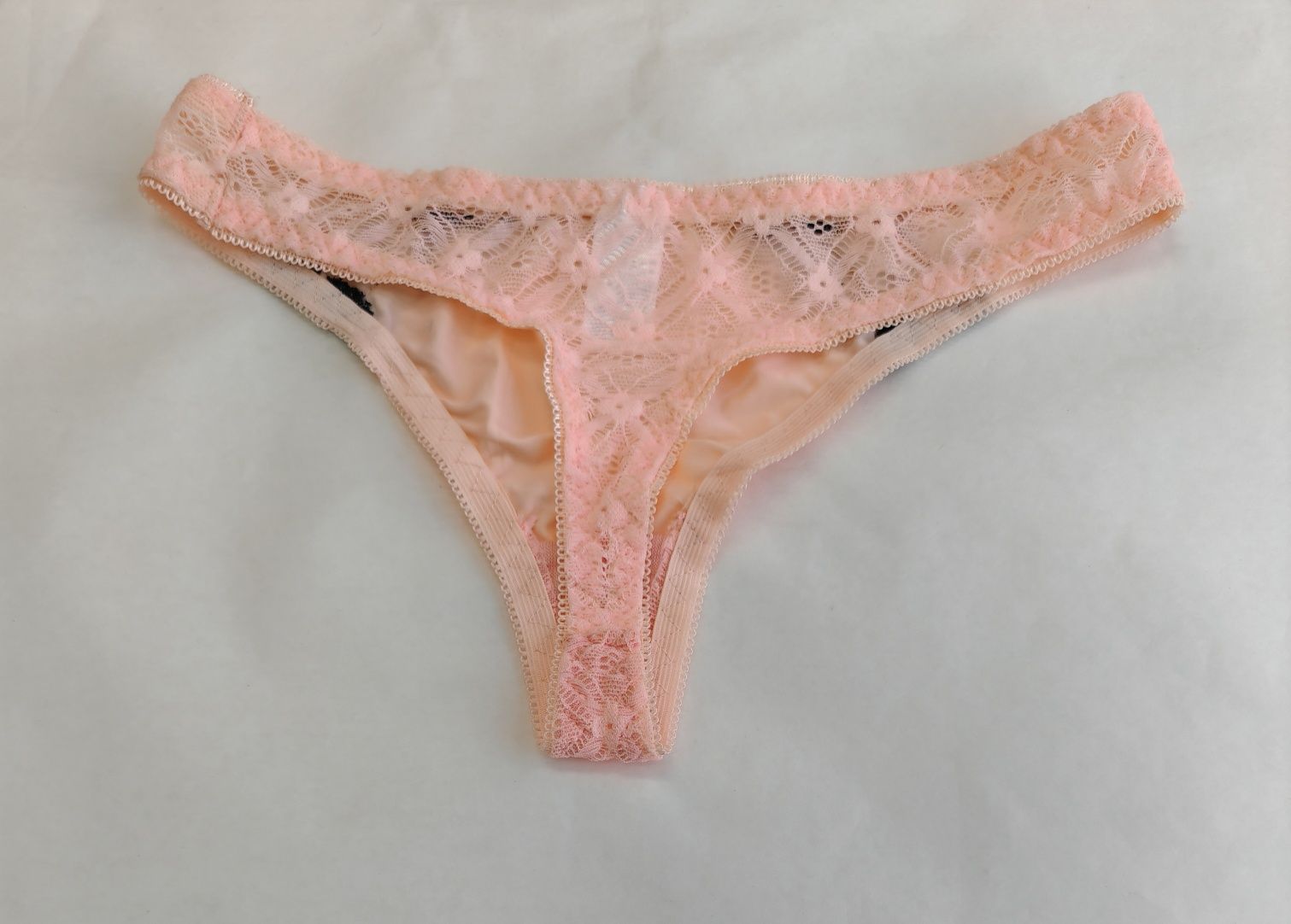 Stringi damskie.