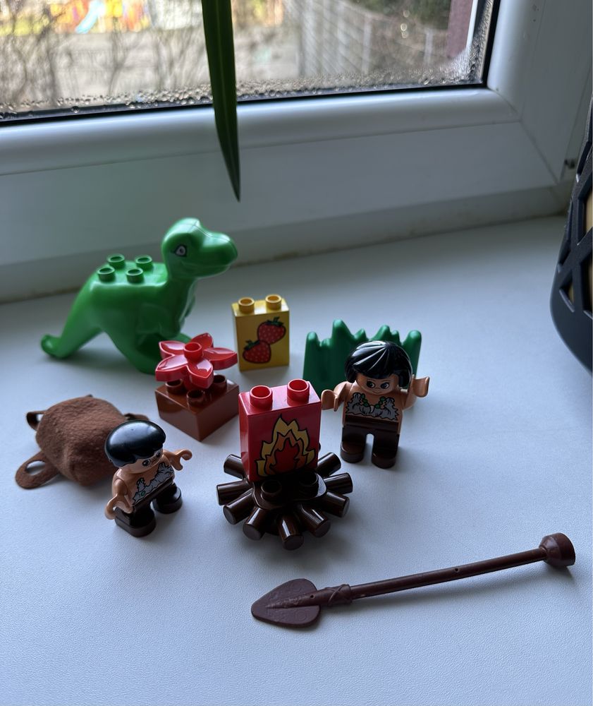 Klocki lego duplo unikat jaskiniowcy plecak ognisko włocznia dinozaur