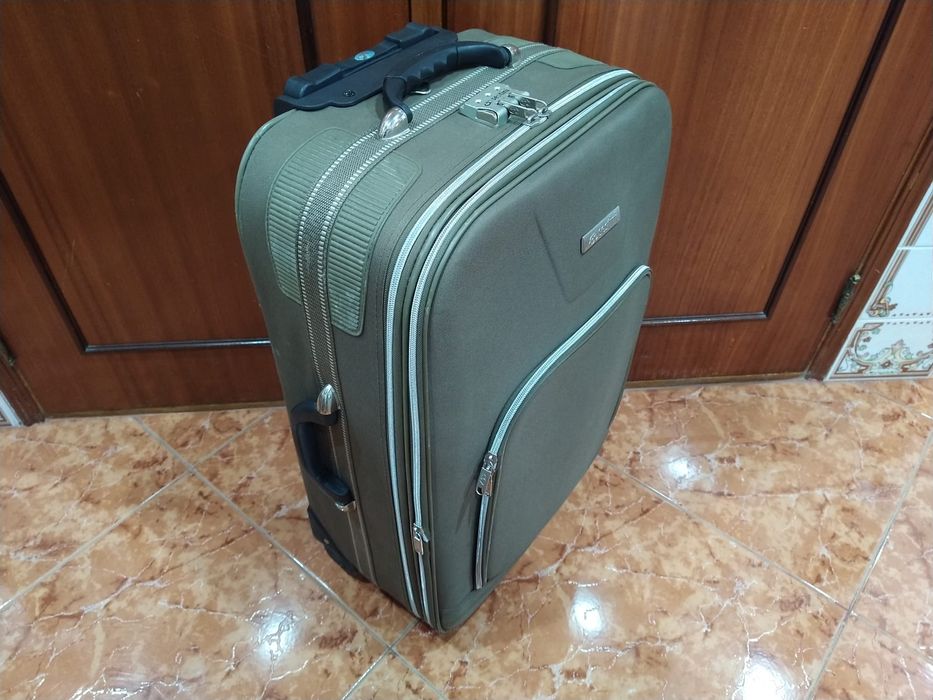 Mala Malas de porão até 23 kg viagem casa quarto apartamento vivenda.
